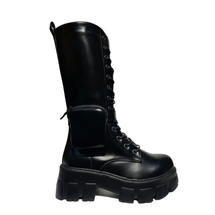 Botas Dark caña alta con bolsito