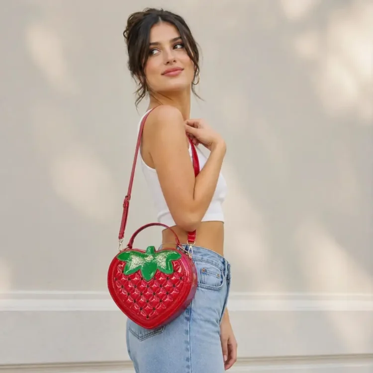 Cartera Frutilla Charol