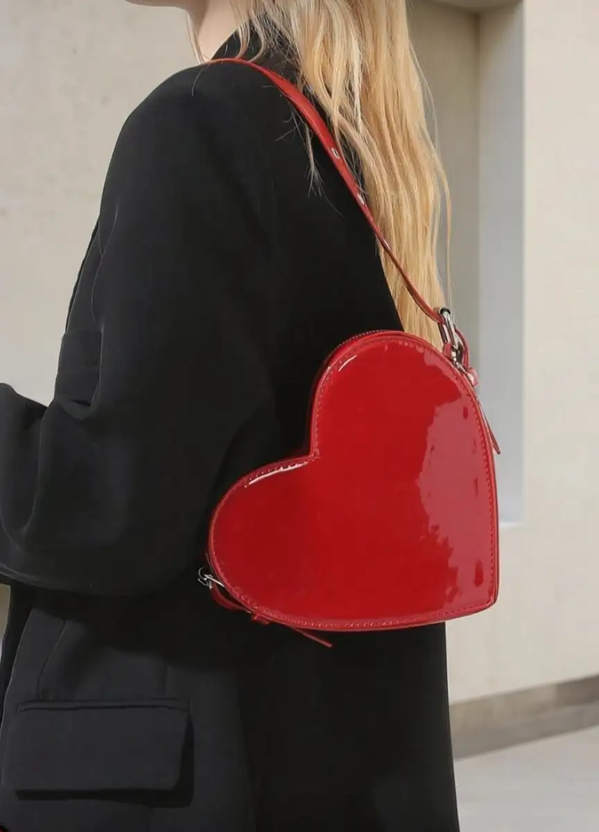 Cartera Corazon Charol - Imagen 3